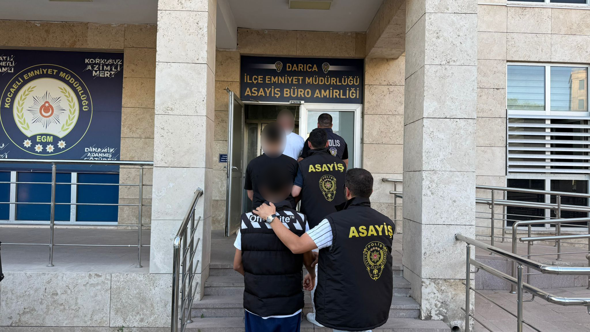 Darıca'da İş Yeri Kurşunlama Olayına Karışan 4 Şüpheli Tutuklandı