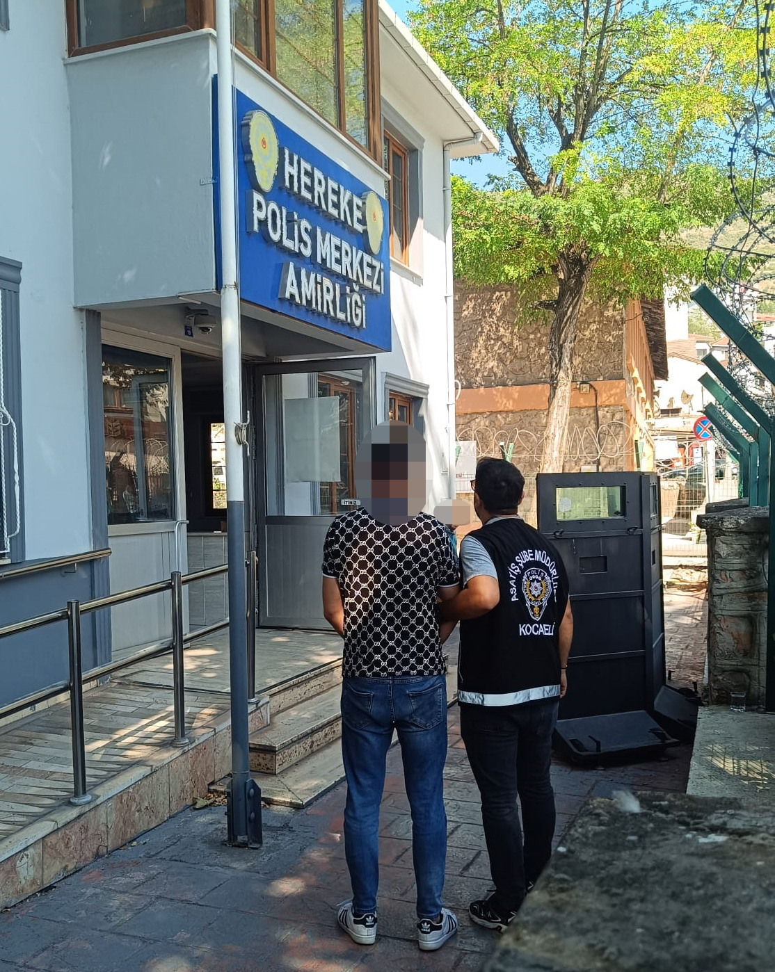 Kocaeli'nde Hırsızlık Suçundan Aranan G.E. (28) Operasyonla Yakalandı