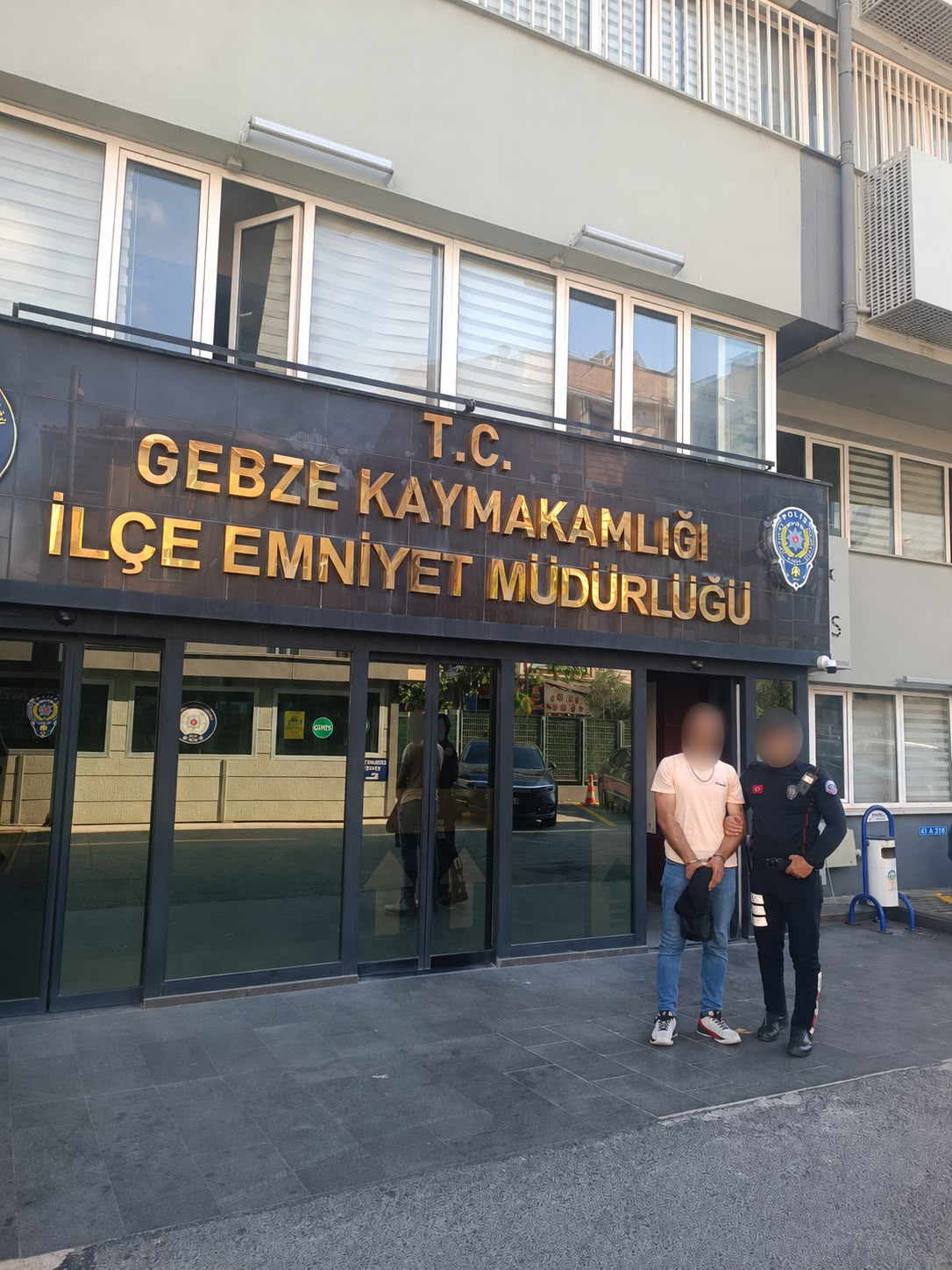 Kocaeli'de Dolandırıcılık ve Uyuşturucu Suçlarından Aranan H.D. Yakalandı