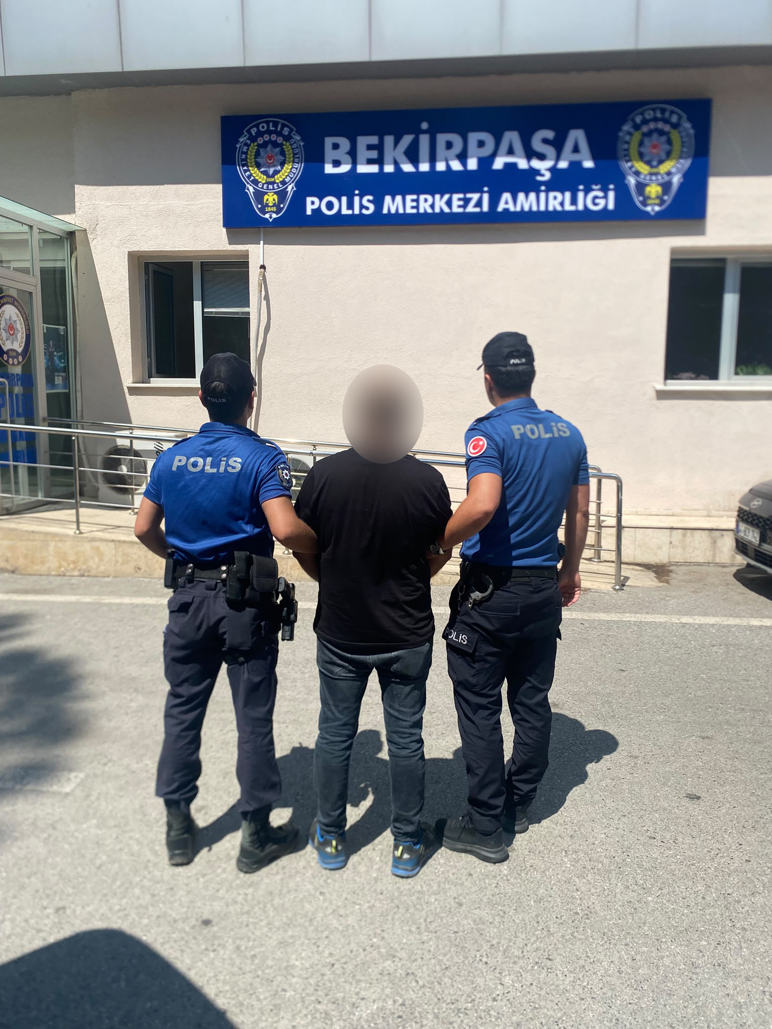 Kocaeli Kadıköy Mahallesi'nde Dolandırıcılık Suçundan Aranan E.Y. Tutuklandı