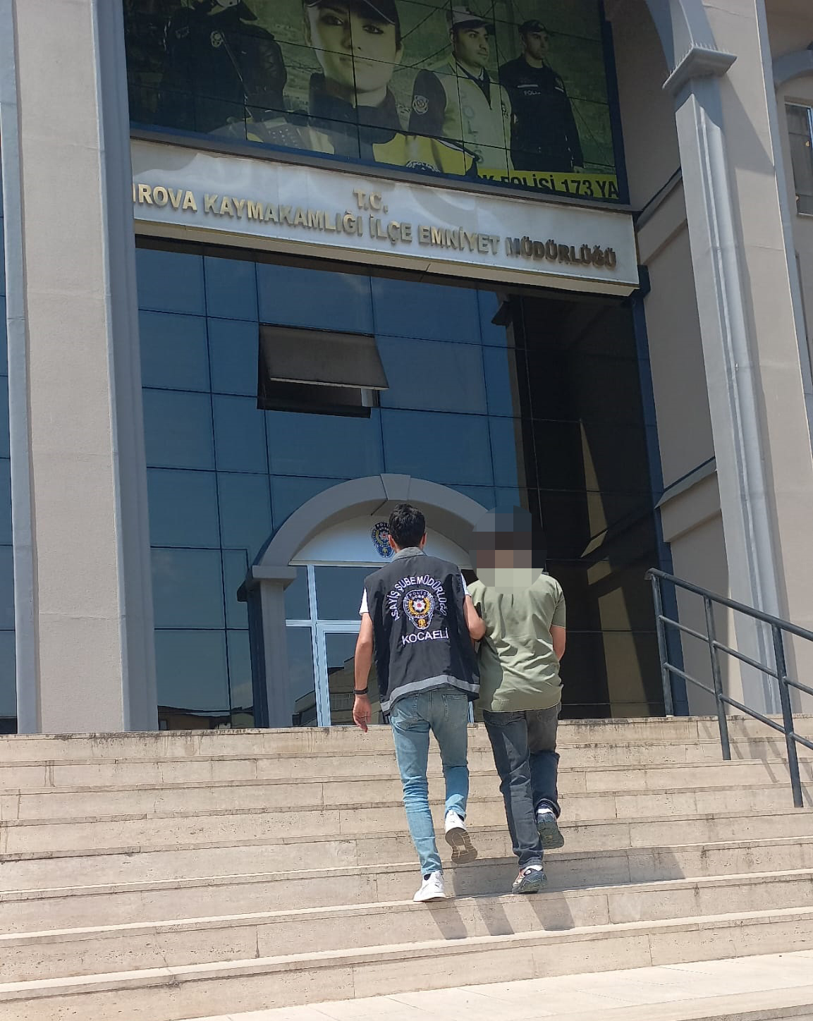 Kocaeli'de Dolandırıcılık Suçundan Aranan Genç Yakalandı