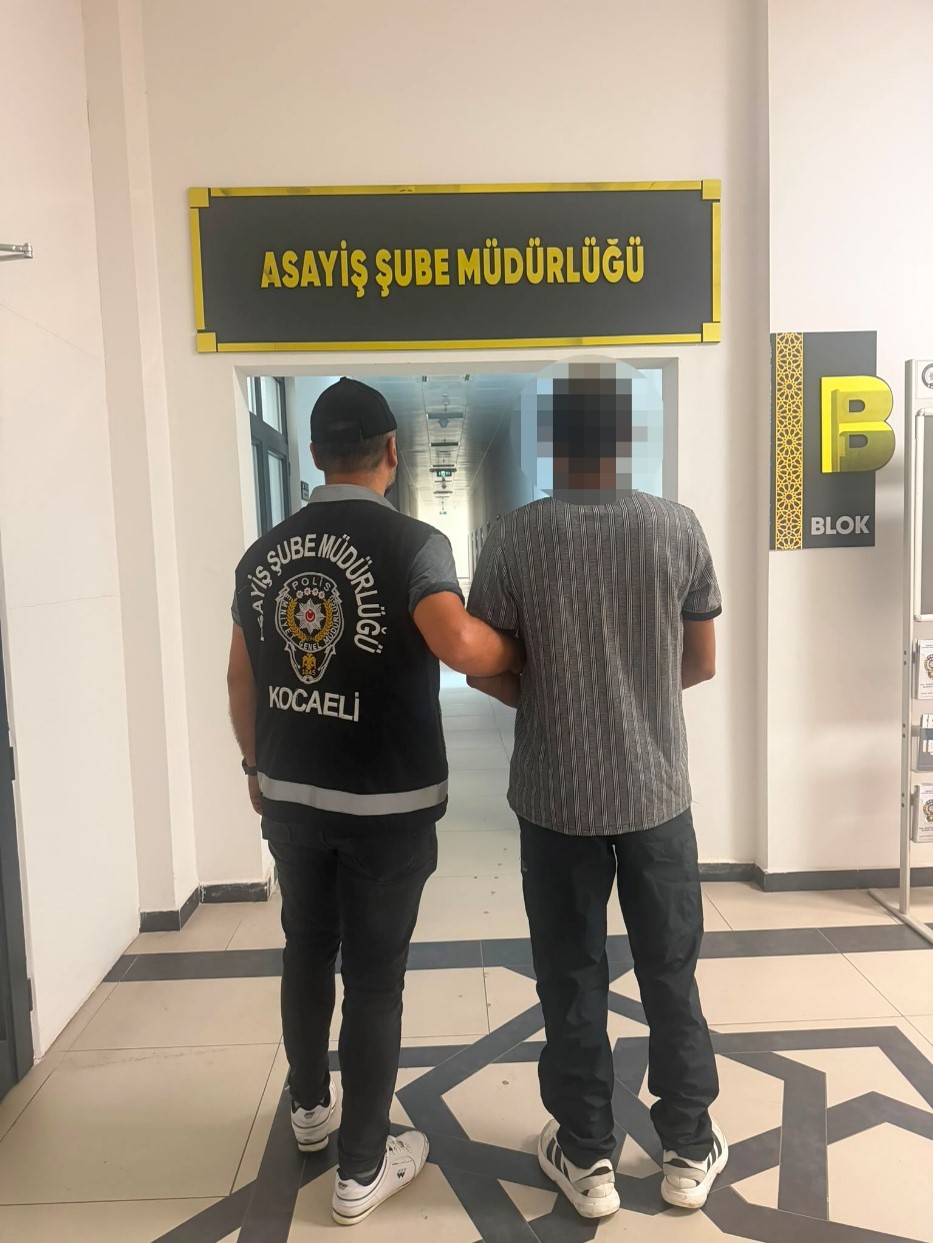 Kocaeli'de Hırsızlık Suçundan Aranan Şahıs Yakalandı