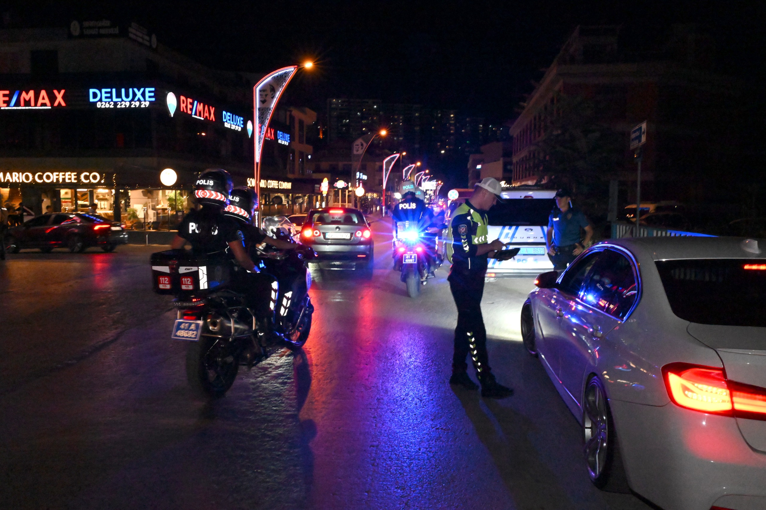 İzmit'te Umuma Açık İşletmelere Yönelik Denetim: 292 Şahıs Sorgulandı