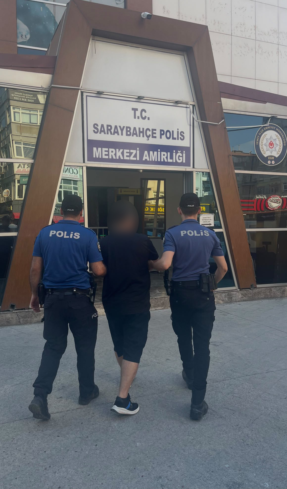 İzmit'te Şüpheli Kovalamaca: İki Şahıs Yakalandı