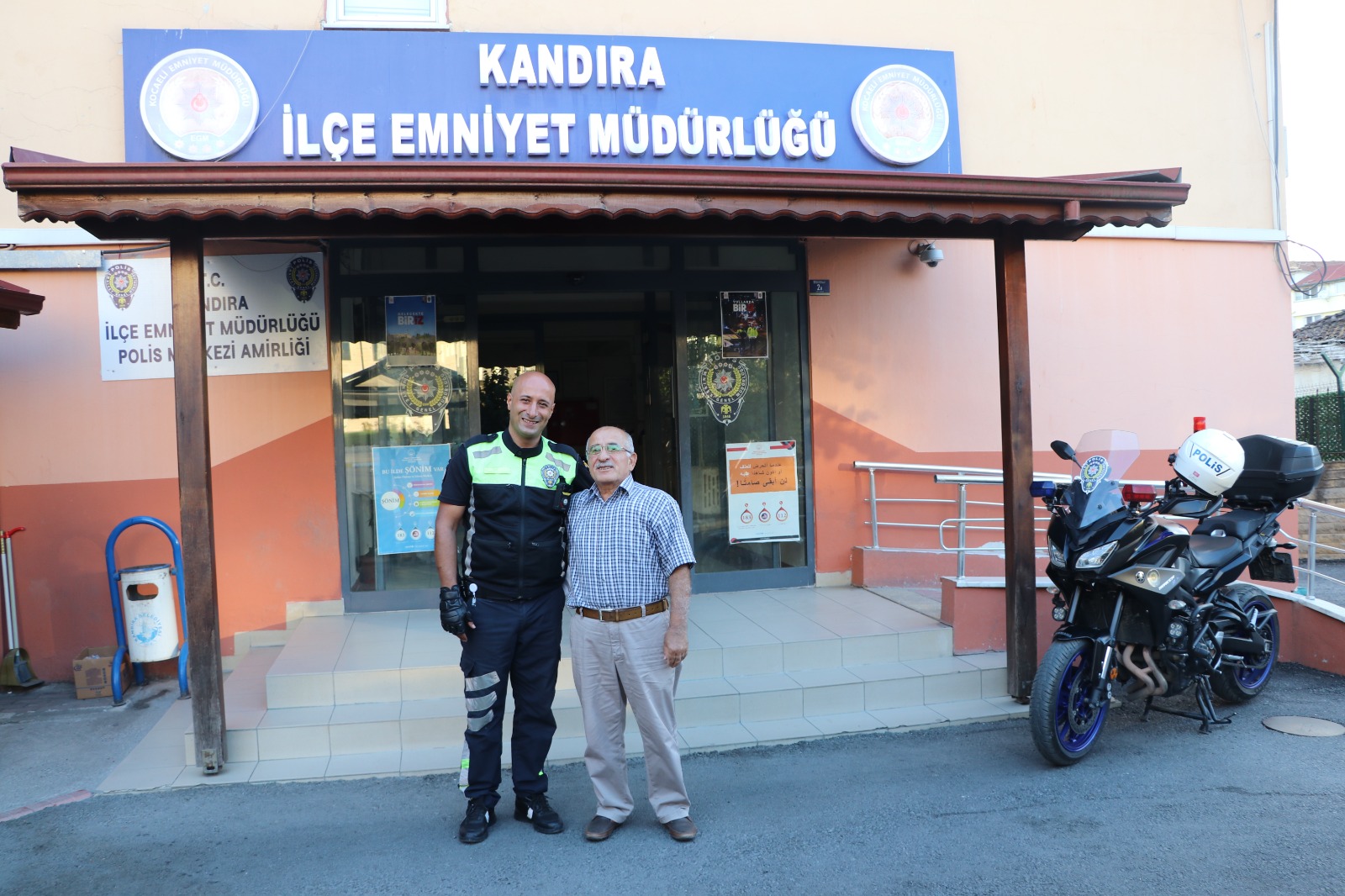 Kandıra'da Kalp Krizi Geçiren Vatandaşa Polis Memurundan Hayat Kurtaran Müdahale
