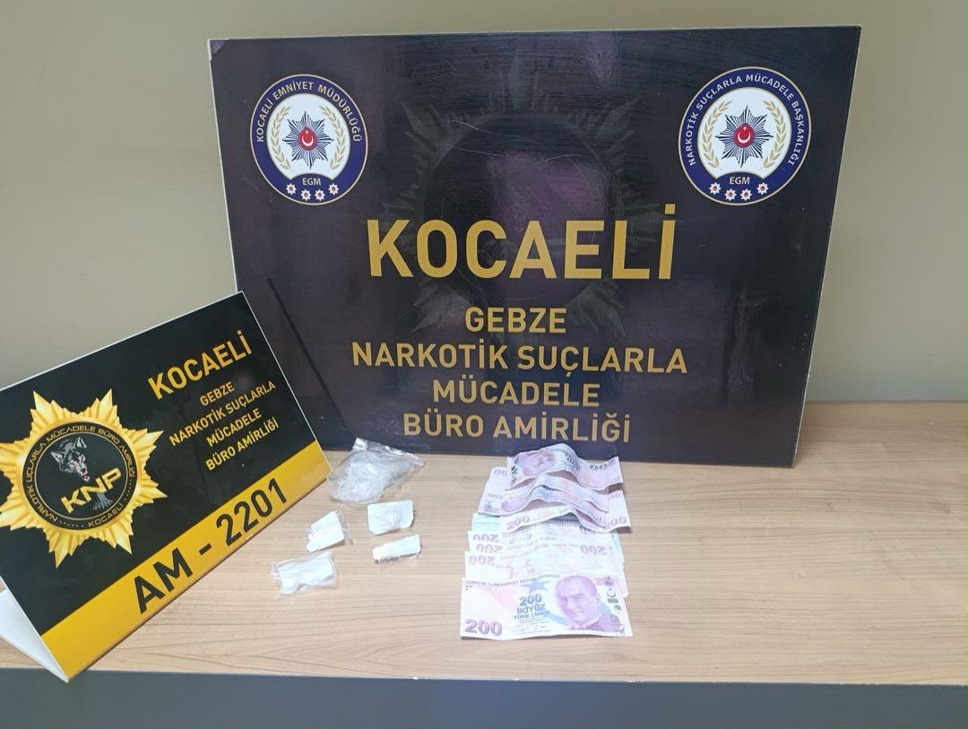 Kocaeli'de Narkotik Operasyonu: 11 Gözaltı, Uyuşturucu ve Silah Ele Geçirildi