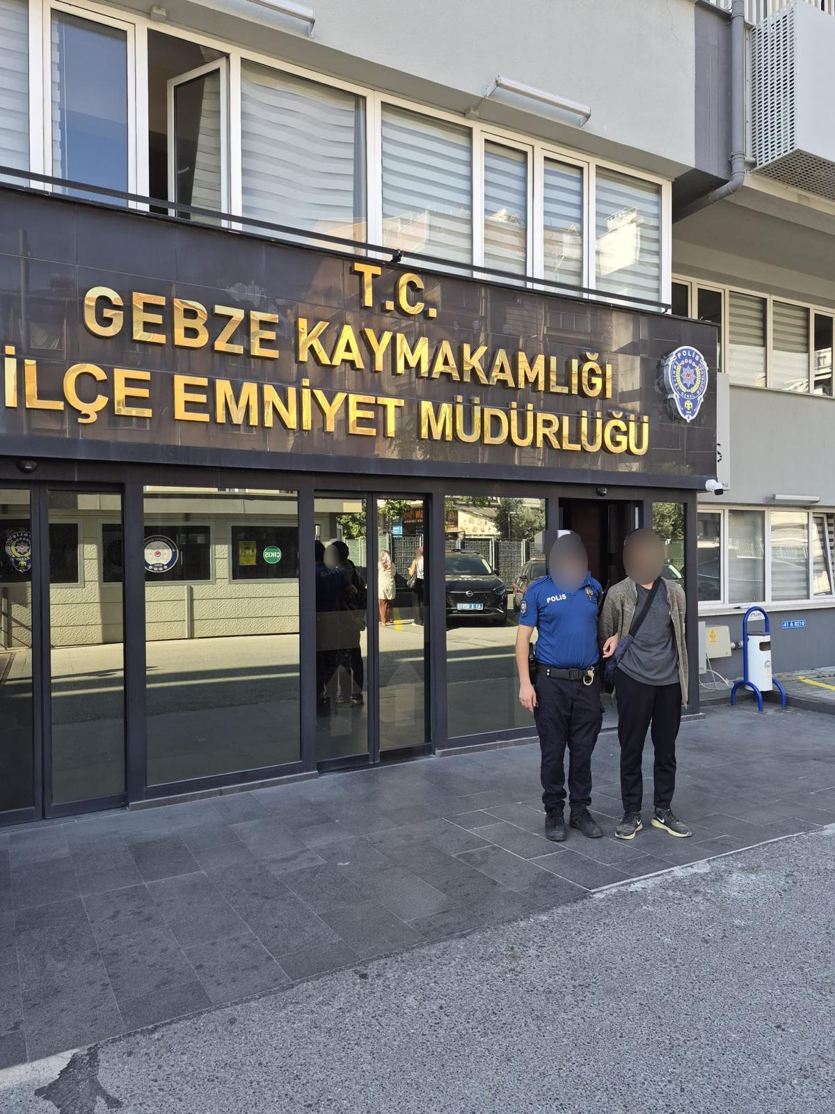 Kocaeli'de Yurtdışına Çıkma Suçundan Aranan H.M. Yakalandı