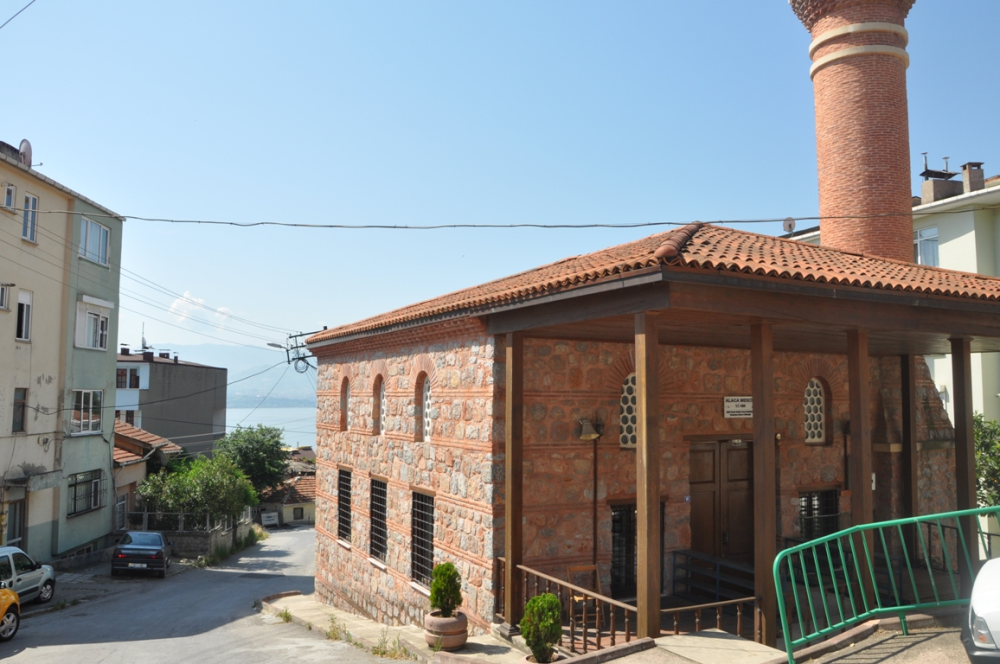 İzmi̇t Alaca Mesci̇t Cami̇i̇