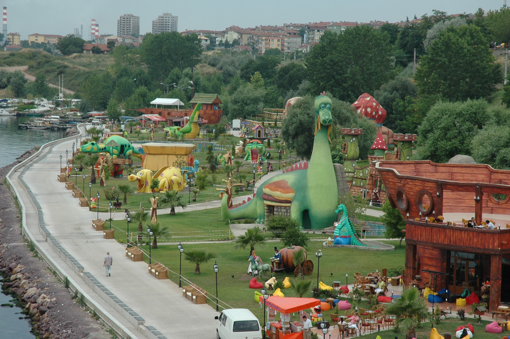 Deri̇nce Hari̇kalar Sahi̇li̇