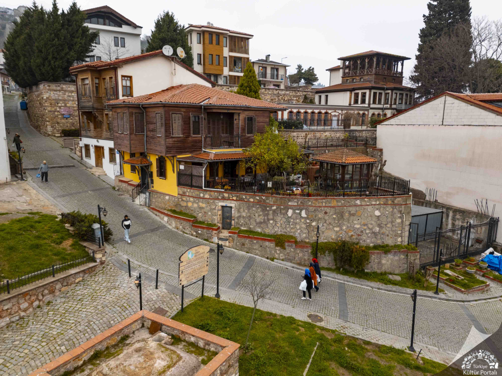 Tari̇hi̇ Kapanca Sokak