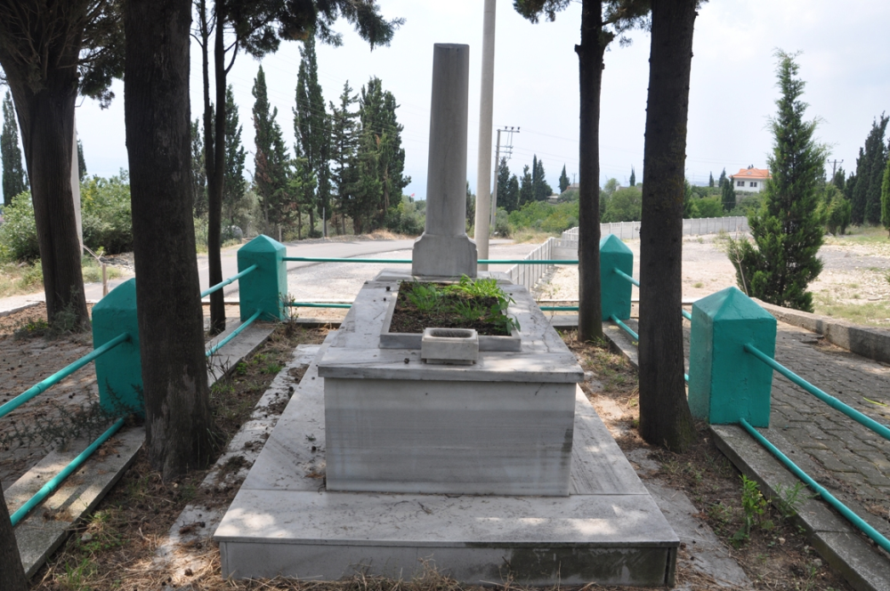 Yahya Kaptan Anit Mezari