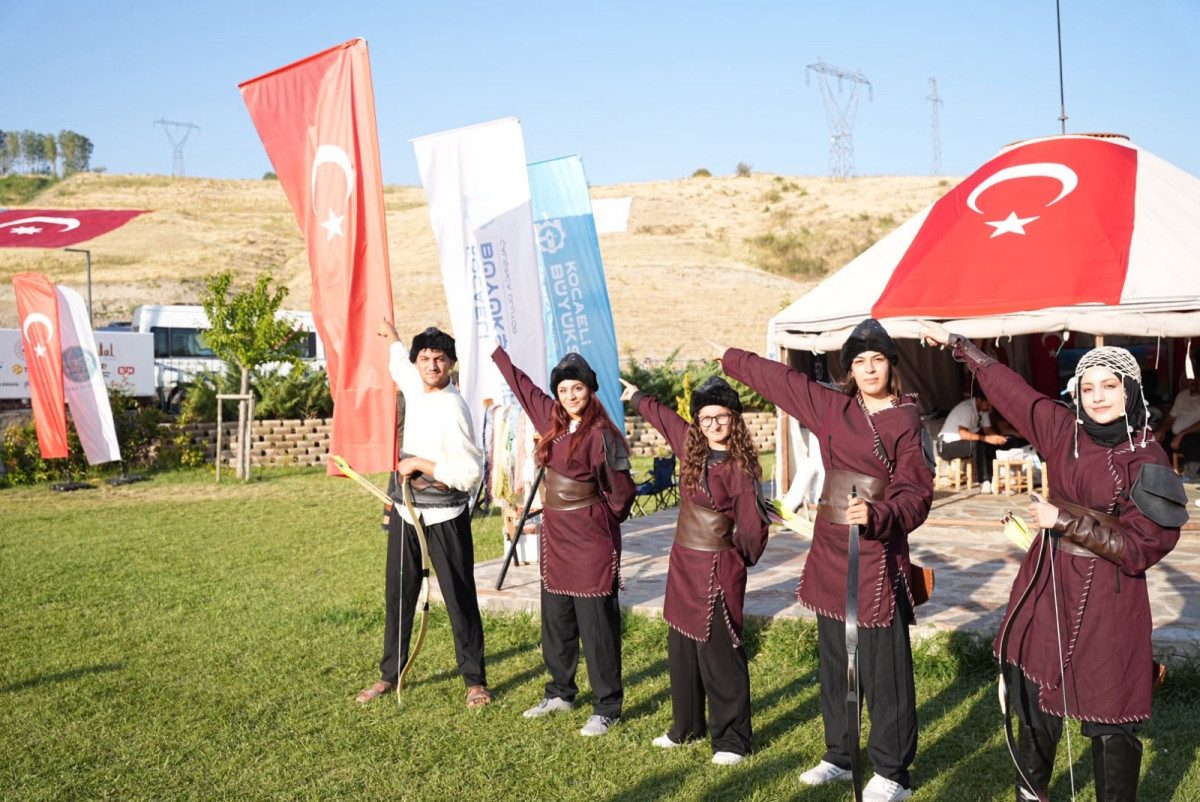Ahlat'ta Malazgirt Zaferi'nin 955. Yıl Dönümü Etkinliklerinde Kocaeli Büyükşehir Belediyesi'nin Oba Çadırı İlgi Odağı Oldu