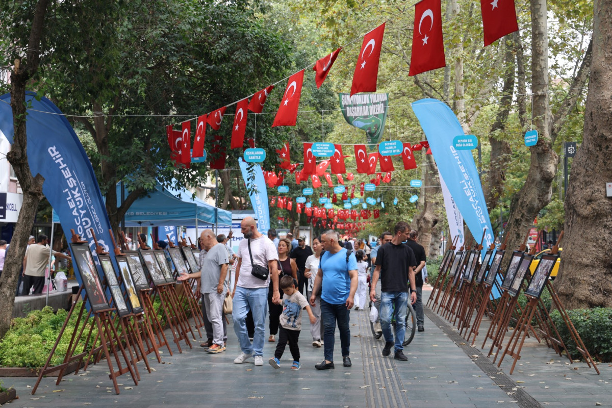Kocaeli'de 17 Ağustos Depremi'ne Dikkat Çeken Anma Sergisi Düzenlendi