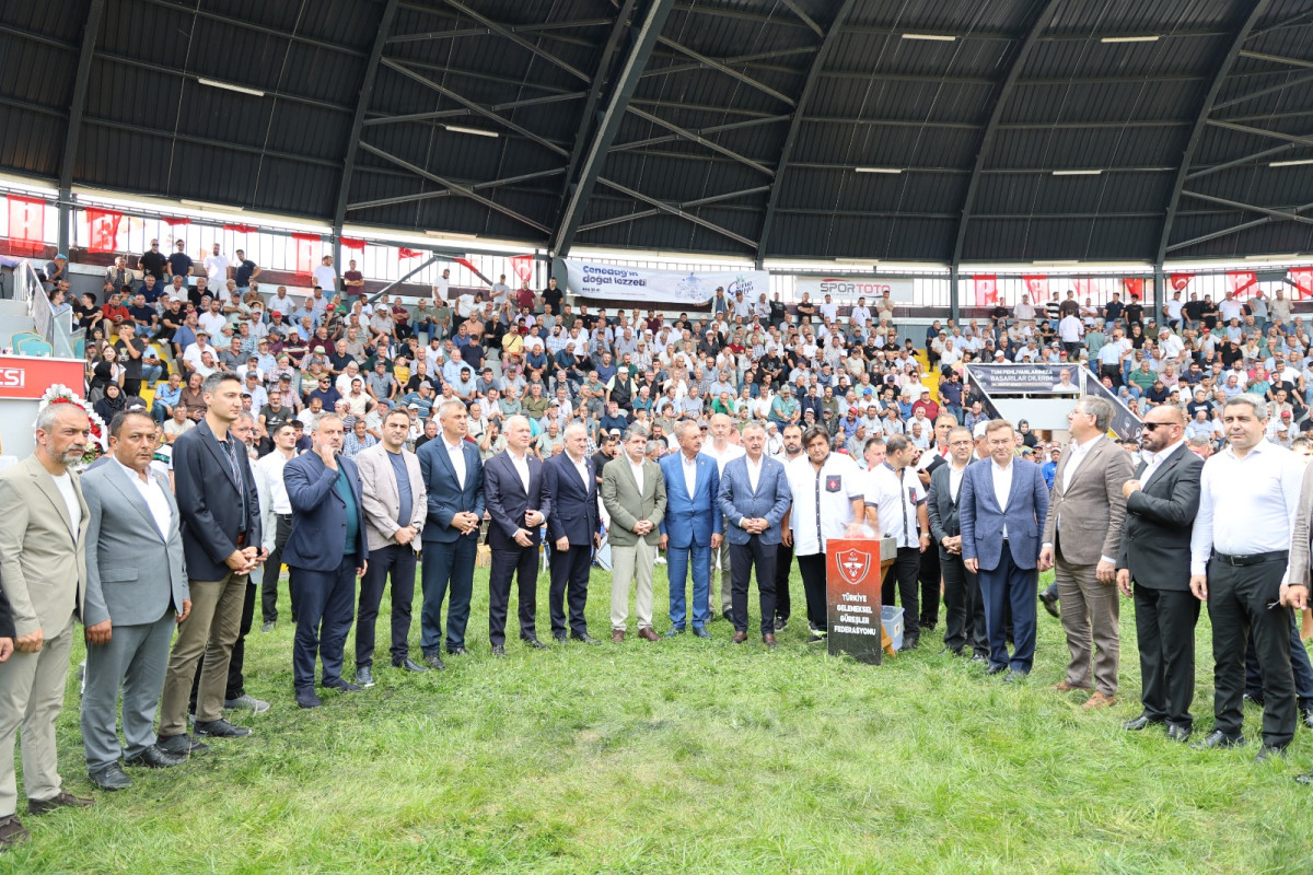 Derince İshakçılar'da Yağlı Güreş Festivali'nde Başkan Büyükakın'a Yoğun İlgi