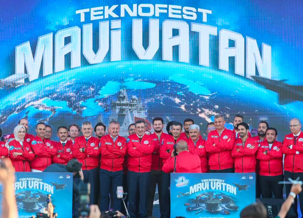 Gölcük'te TEKNOFEST Mavi Vatan'da Kocaeli Büyükşehir Belediyesi'ne Ödül