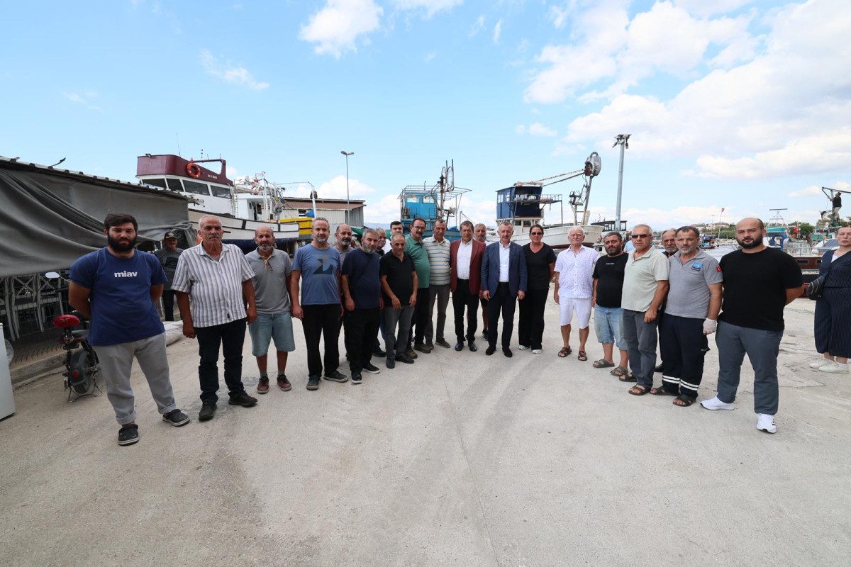 Karamürsel'de Balıkçılara Destek: Başkan Büyükakın Yeni Sezon İçin Ziyarette Bulundu