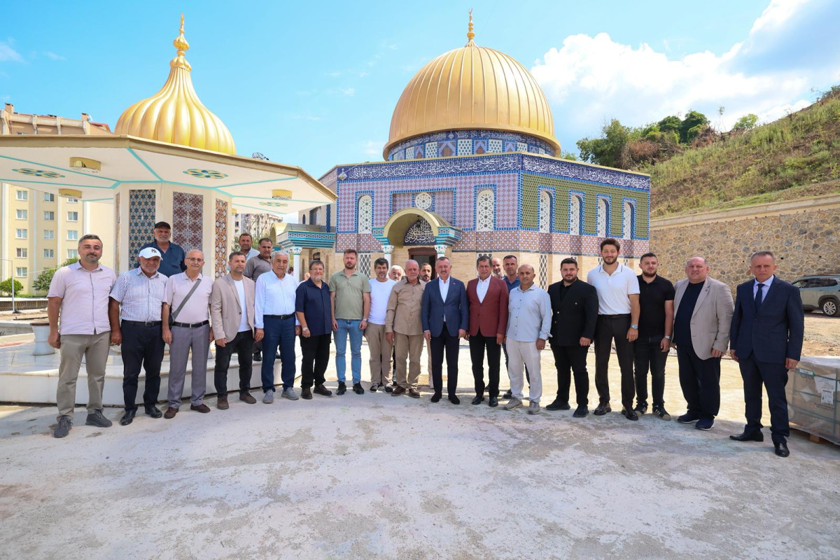 Karamürsel'de Başkan Büyükakın, Camii İnşaatını İnceledi ve Vatandaşlarla Buluştu