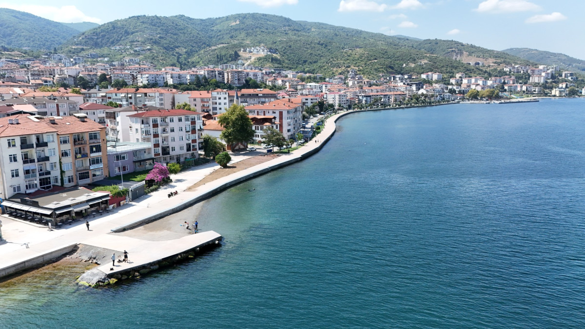 Gölcük Değirmendere Sahili, Dalga Kırıcı Set ile Güçlendirildi