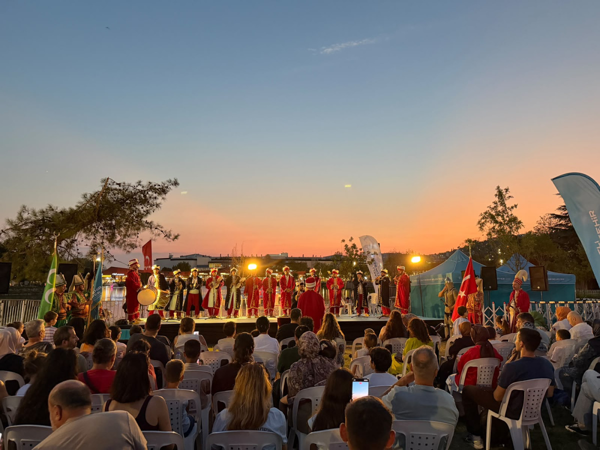 İzmit Fuar Park'ta Mehteran ve Bando Takımı ile Müzik Dolu Bir Yaz Akşamı