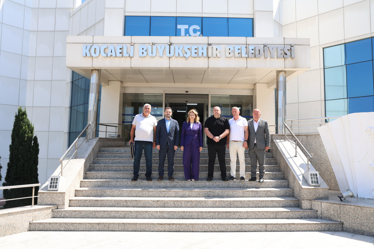 Gölcük'te Uluslararası Kafkas Folklor Etkinliği İçin Gürcistan Kutaisi Heyeti Büyükşehir Belediyesi'ni Ziyaret Etti
