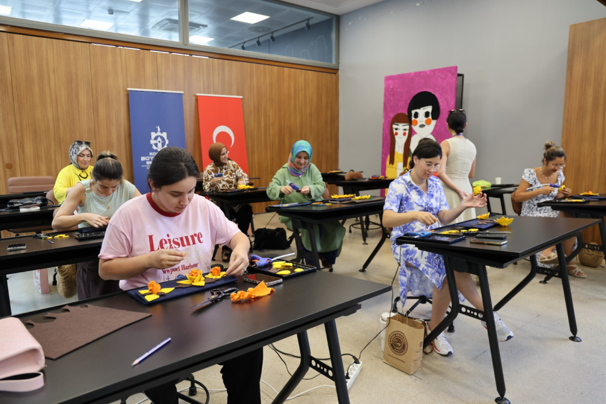 Kocaeli Moda Akademisi'nde 'Denimden Açan Düşler' Workshop'u ile Yaratıcılık Zirveye Çıkıyor