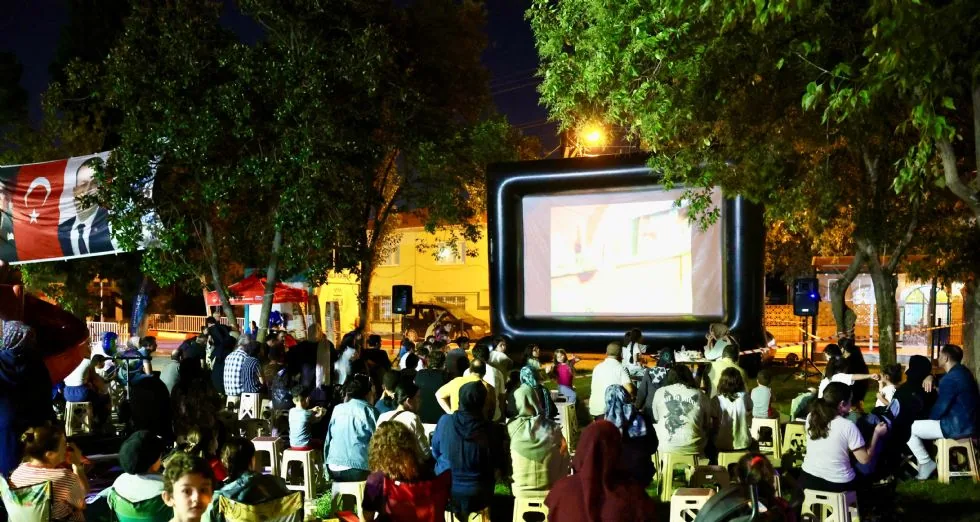 Derince'de Yaz Döneminde Açık Hava Sinema Etkinlikleri Gerçekleştirildi