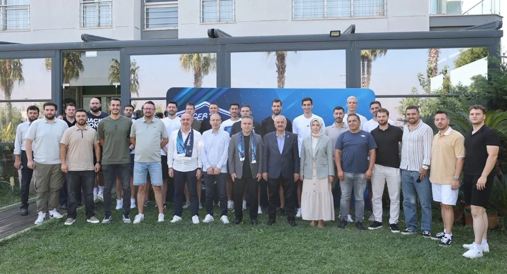 Başkan Büyükgöz, Gebze Belediyesi Spor Kulübü Voleybol Takımı ile Bir Araya Geldi