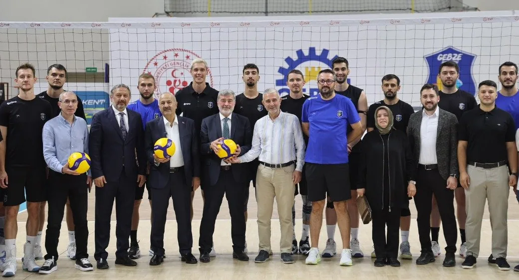 Başkan Büyükgöz, Gebze Belediyesi S.K. Voleybol Takımını Ziyaret Etti