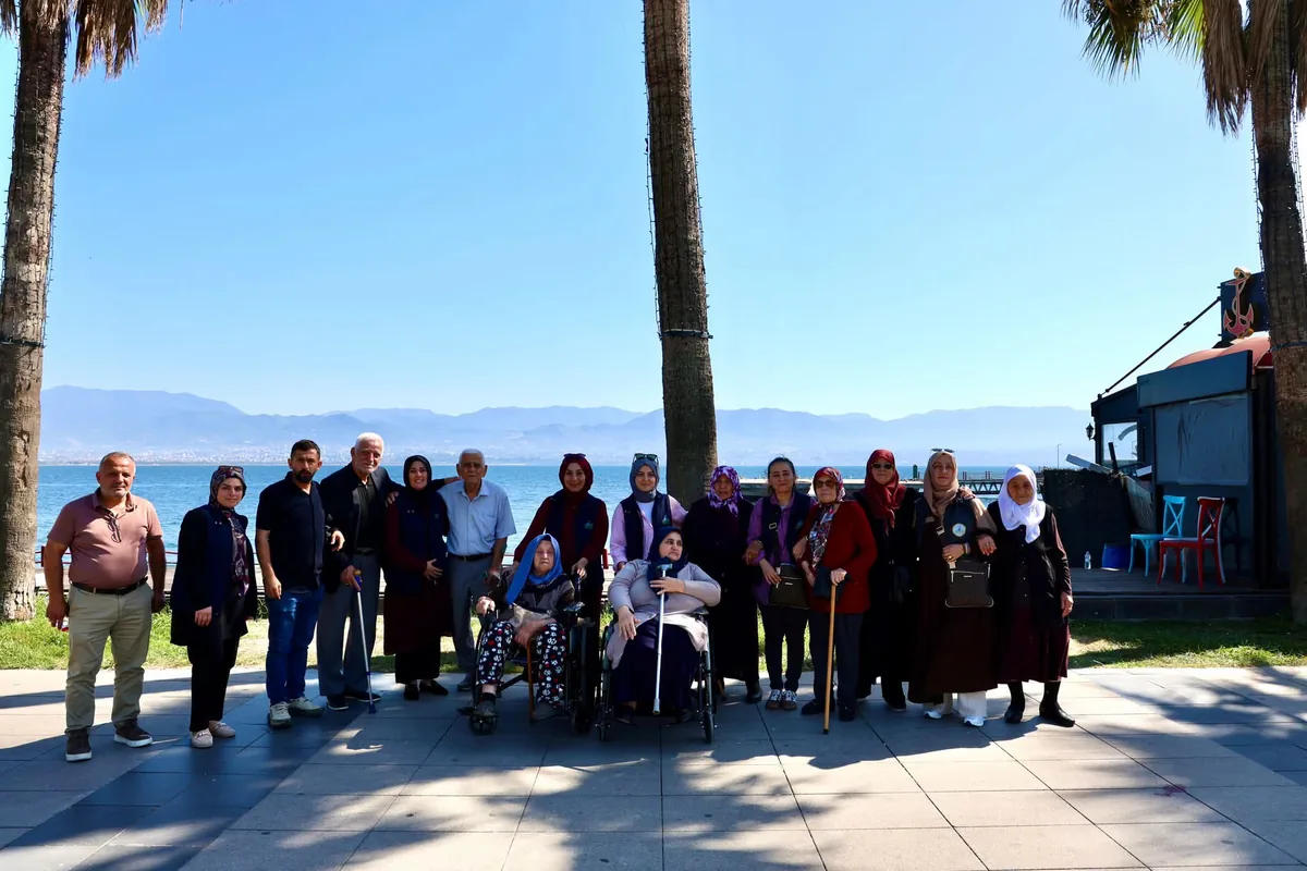 Kartepe Belediyesi'nden Yaşlılara Yürüyüş Etkinliği